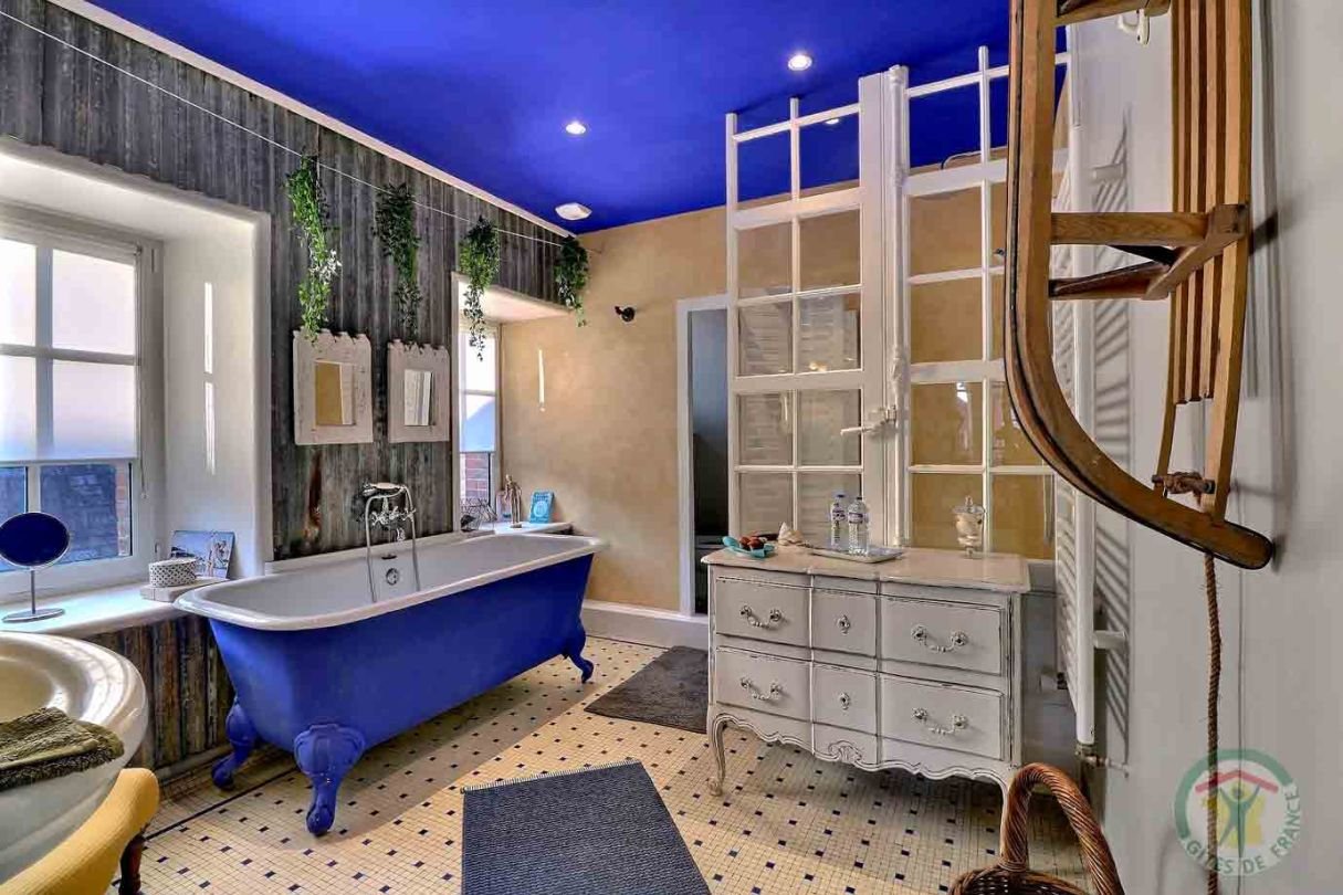 salle de bain -baignoire - Le grand bé - maison de la goutte d'or