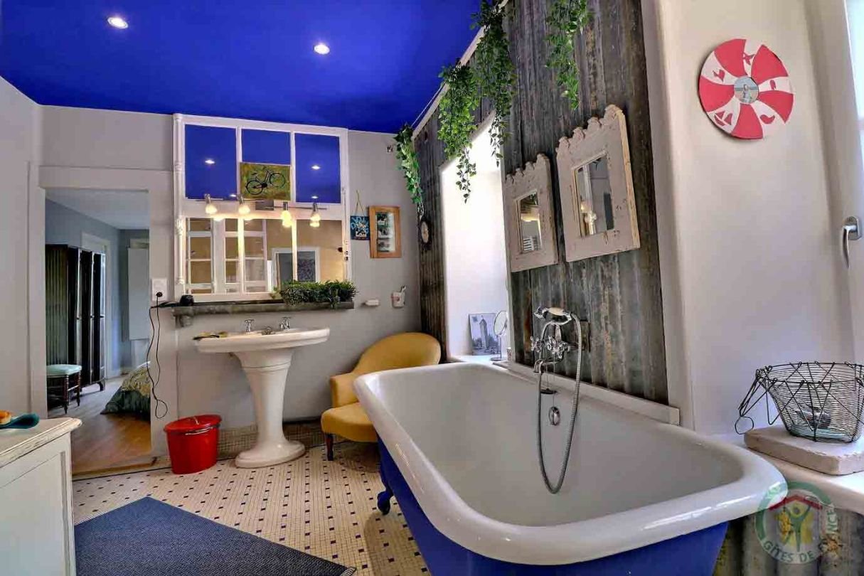 grande salle de bain - Le grand bé - maison de la goutte d'or